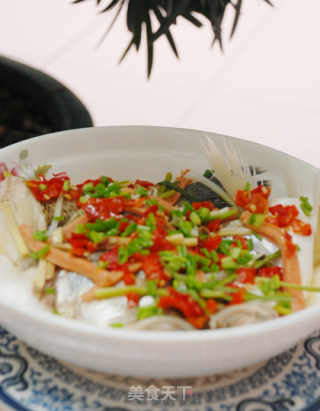 [湘菜]剁椒鲈鱼头的做法