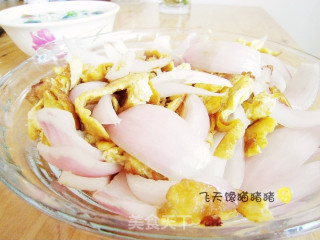 洋葱炒鸡蛋的做法