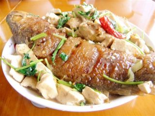 黄鱼炖豆腐的做法