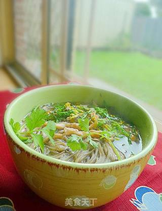 鸡丝香椿荞麦面的做法