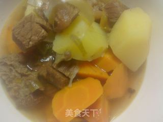 西红柿土豆胡萝卜炖牛肉的做法