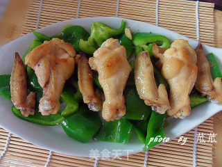 青椒鸡块 （荤素搭配）的做法