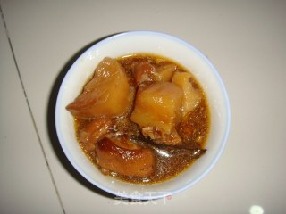 土豆爱上肥猪脚的做法