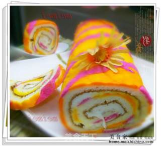 蛋糕体上搞搞新花样@@妖艳榴莲奶油蛋糕卷的做法