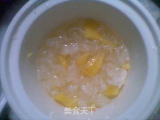 冰糖银耳菠萝汤的做法