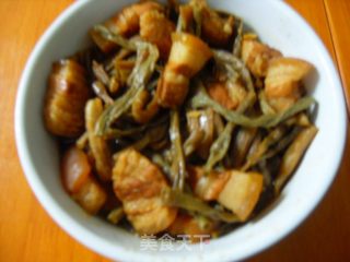 五花肉焖干豆角的做法