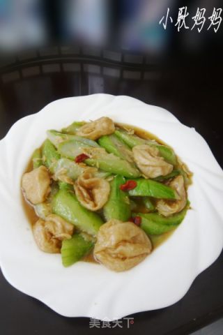 油面筋炒丝瓜的做法
