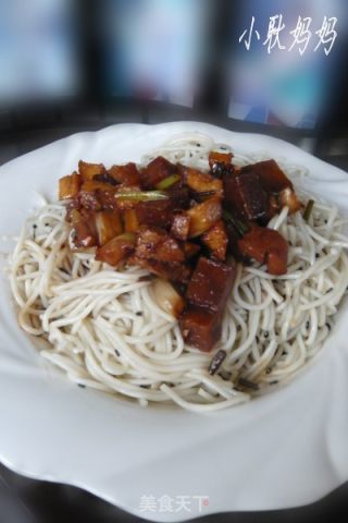 辣肉拌面的做法