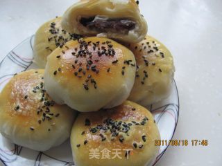 不用黄油或猪油一样酥的掉渣的豆沙酥皮月饼的做法