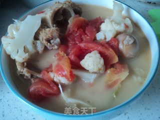 西红柿菜花棒子骨汤的做法