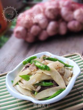 五花肉炒茭白的做法