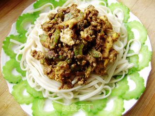 【炸酱面 花样做】苦瓜鸡蛋炸酱面的做法