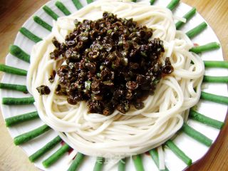 【炸酱面 花样做】豇豆粒炸酱面的做法