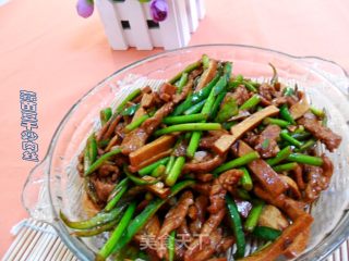 蒜苗豆干炒肉丝的做法