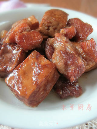 肉荤：酱豆干红烧肉的做法