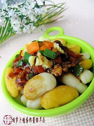 胡萝卜鸡蛋炸酱猫耳面的做法