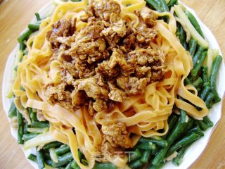 【炸酱面 花样做】豇豆土豆丝炸酱面的做法