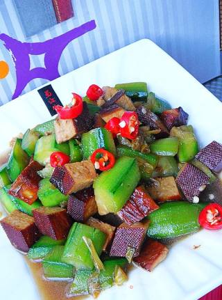 豆干煸炒丝瓜丁的做法