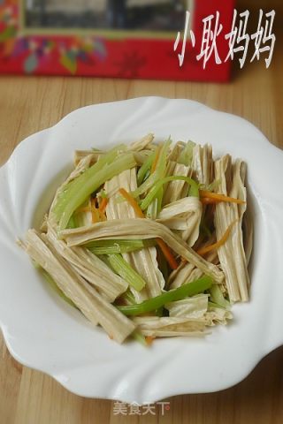 西芹拌腐竹的做法