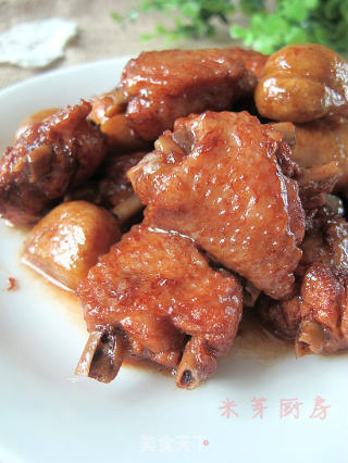肉荤：板栗烧鸡翅的做法