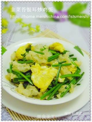 韭菜苔炒银耳鸡蛋的做法