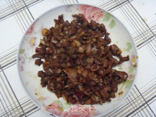 酸菜炒鸡胗的做法