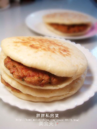 肉饼夹火烧的做法