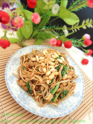 豆丹松子酱香炒面的做法