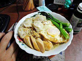 营养午餐——馄饨虾子面