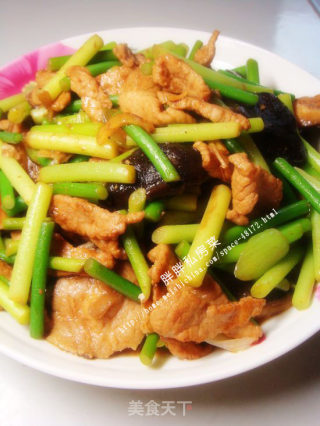 蒜薹香菇炒肉的做法