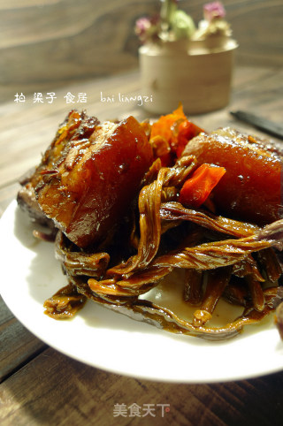 红烧肉焖豆角干的做法