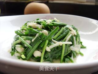 韭菜素炒金针菇的做法