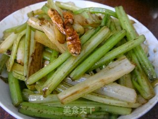 炝炒芹菜的做法