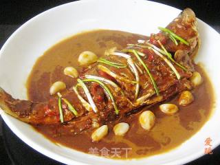 蒜子烧海鲈鱼的做法