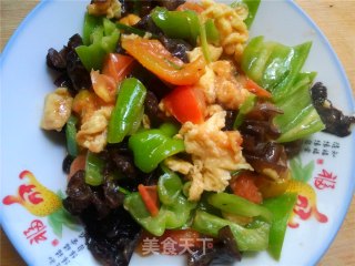 五彩炒蛋的做法