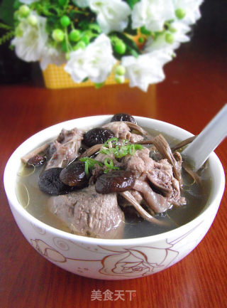 秋冬养生—茶菇番鸭煲的做法