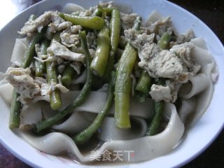 鸡蛋豆角手擀面的做法