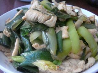 大蒜苗炒鸡胸脯肉的做法
