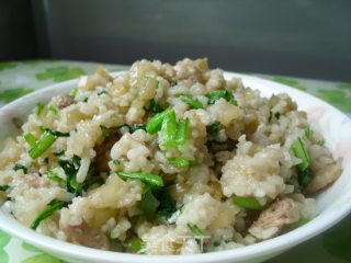 油菜榨菜肉炒饭的做法