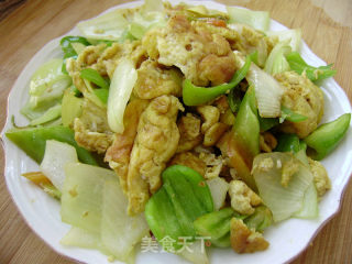 家常菜----圆葱青椒炒鸡蛋的做法