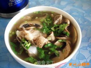 口蘑大骨汤的做法
