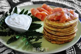 荞麦小煎饼 配熏三文鱼片 和 莳萝Crème fraîche酱的做法