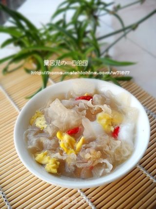 冰糖鸽蛋银耳羹的做法