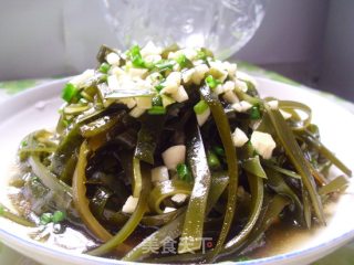 蒜香海带丝的做法