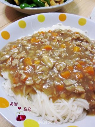 中餐西做——奶香蘑菇鸡肉酱浇头面的做法