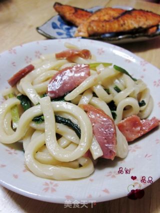 简单的最美味——火腿青菜炒乌冬的做法