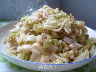 肉饼包菜炒粿条的做法