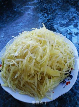 简简单单家常菜 ---  【素炒土豆丝】的做法