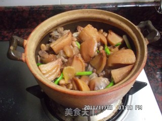 花生莲藕炖猪脚的做法