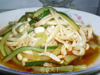 辣辣的青瓜拌金针菇的做法
